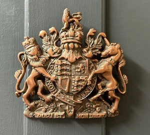 Decorative Bronze Effect Royal Crest Of Arms Plaque - Picture 1 of 2