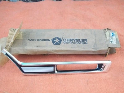 Dodge Monaco 1969 nuevo en stock MoPar guardabarros derecho moldura delantera inferior con lámpara de esquina Foto 1 de 2