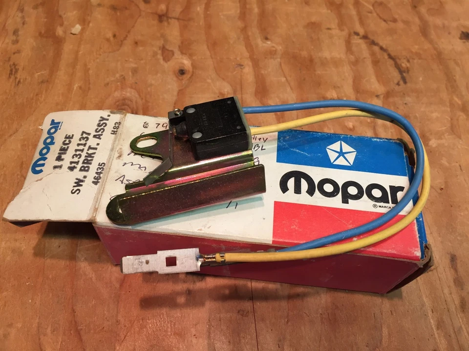 1979 DODGE ASPEN MAGNUM PLYMOUTH VOLARE NOS MOPAR HOLLEY CARB SWITCH 4131137 - Image 1 of 1