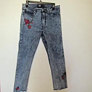 BDG Urban Outfitters Jeans Women Size 31 W Acid Wash Blue Red Rose Embroidered - Picture 1 of 14
