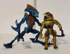 Alien 1997 Action Figure & Ultimate Alien Hunter 1994 Kenner Spike Tail Predator - Picture 1 of 6