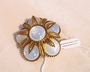 Vintage Sphinx signierte Brosche Opalit Cabochons Blume goldfarben mit Etikett England - Bild 1 von 4