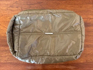 ANORAK Reise Kulturbeutel Puffer Pouch mit Reißverschluss leicht grün - Bild 1 von 4
