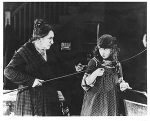 The Greatest Question 1920 foto lucida 8x10 bianco e nero Lillian Gish Josephine Crowell - Foto 1 di 1