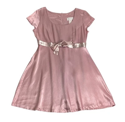 Mini Vestido Vintage Y2K XOXO 5 Rosa Iridiscente Brillo Floral Satén Corbata Coqueta Foto 1 de 4