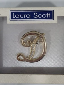 Initiale Monogramm Buchstabe D goldfarbene Strass Brosche 1,5" Laura Scott neu in Box - Bild 1 von 3