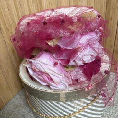 Sombrero de paja vintage años 50 60 mujer cubo crema con 2 flores cinta rosa y red Foto 1 de 4