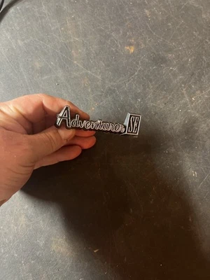 Dodge Truck 1972-1980 " Adventurer SE" emblema de tablero Mopar 74 75 76 77 78 79 80 Foto 1 de 4