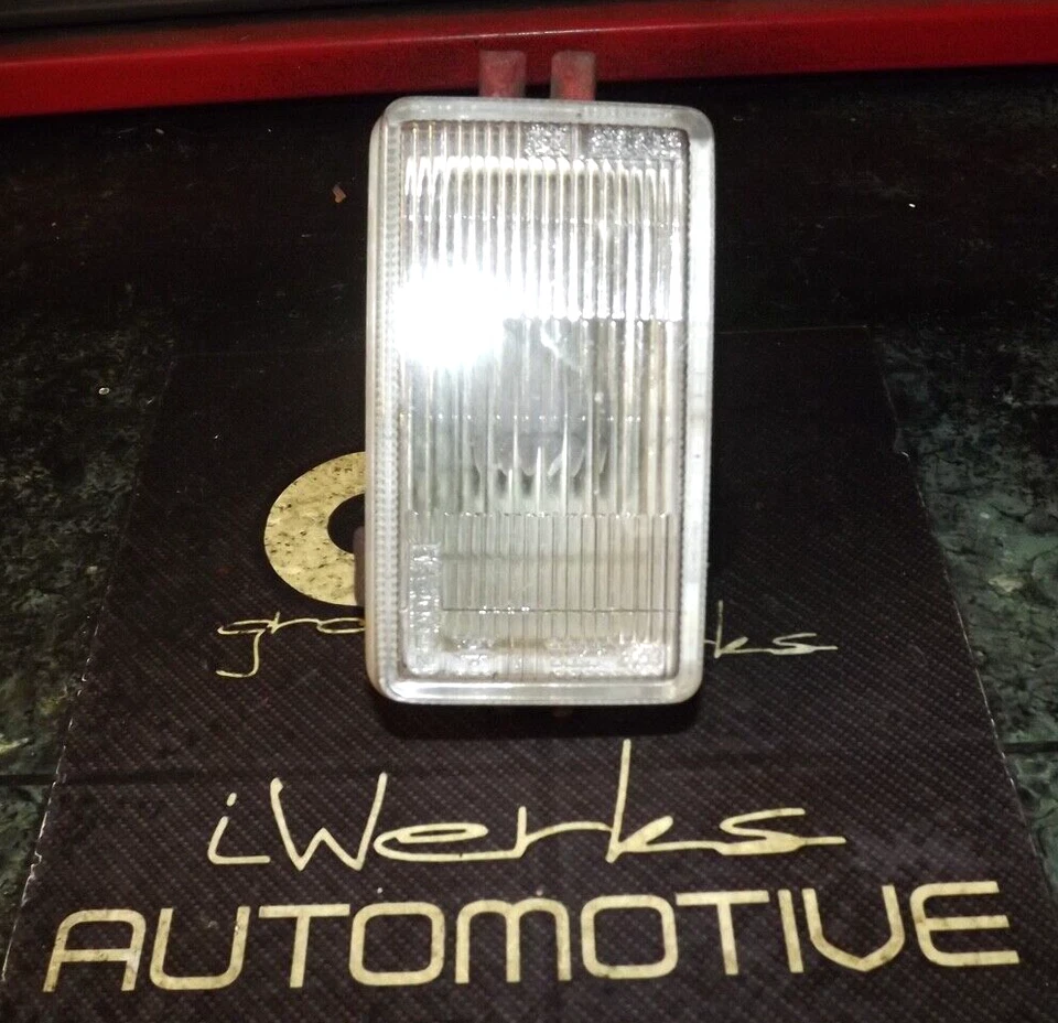 84-86 OEM Nissan 300ZX Z Z31 Faro delantero / Conjunto de luz auxiliar antiniebla 2053 Foto 1 de 4