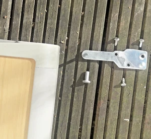 Scharnier Gefrierfach oben für RM 6505 + Scharnierstift Dometic Elektrolux - Bild 1 von 2