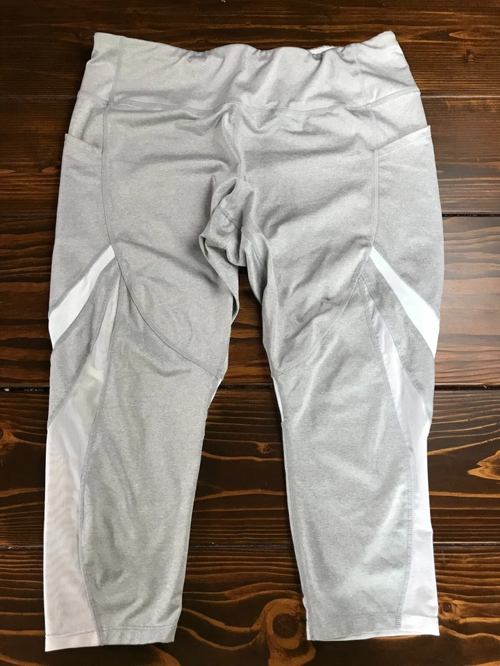 Pantalones Avia, Para Mujer Talla XXL, Gris Blanco, Pull On, Capri, Leggings, Ropa deportiva Foto 1 de 4