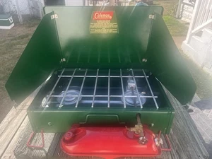Vintage Coleman 425D kompakter zweiflammiger Campingkocher mit zusammenklappbaren klappbaren Beinen - Bild 1 von 10