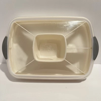 Pampered Chef Chillzanne Rectangular Vegetable Tray w/ 1 Removable Divider - Image 1 of 4