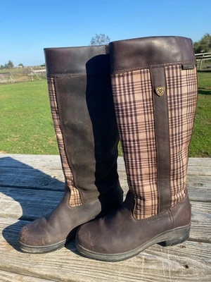 Botas de montar altas impermeables Baker a cuadros 7,5 usadas para dama Foto 1 de 4