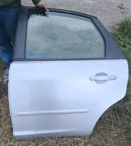 FORD FOCUS MK2 2005-2007 5DR Schrägheck Tür hinten Beifahrerseite links SILBER 2007 - Bild 1 von 5