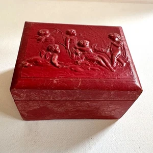 Music box vintage Reuge Sainte Croix svizzero pelle rossa cherubino angelo in rilievo legno - Foto 1 di 11