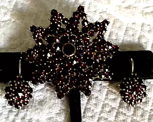 VINTAGE BOHEMIAN GARNET & STERLING W/GOLD WASH CZECH BROOCH & LEVER EARRING SET - Picture 1 of 12