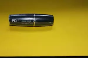 AVON EXTRALASTING LIPSTICK NEW - Picture 1 of 1
