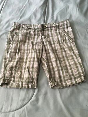 Mossimo Women’s Size 7 Plaid Bermuda Shorts Olive/Tan/Pink - Image 1 of 4
