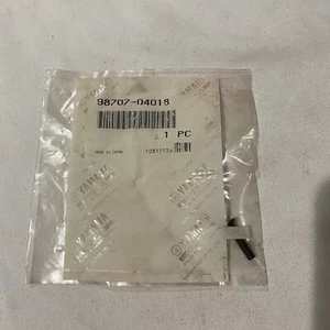 OEM Yamaha Flat Head Screw 98707-04018-00 OEM NOS - Picture 1 of 4