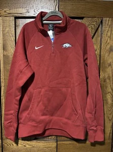 Nike Arkansas Razorbacks 1/4 Zip Crimson Sweatshirt Größe Medium - NEU CN9342-698 - Bild 1 von 7
