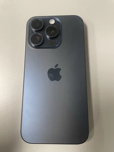 Coque arrière de remplacement iPhone 15 Pro avec petites pièces OEM - Noir - Grade A - Photo 1 sur 6