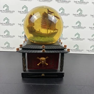 Disney Piratas del Caribe en el Fin del Mundo Barco Pirata Globo de Nieve - con Caja - Imagen 1 de 9