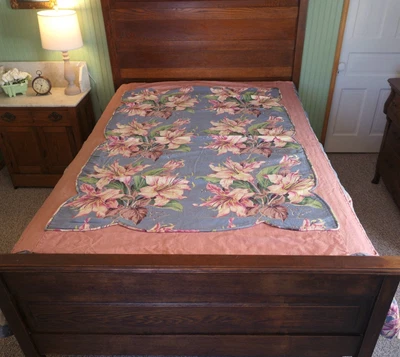 Colcha vintage de tela de corteza de los años 40 azul y malva floral con tamaño completo liso años 30 Foto 1 de 4