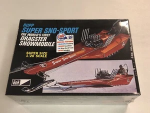 MPC BY ROUND 2 MODEL KIT RUPP SUPER SNO SPORT SNOWMOBILE DRAGSTER 1/20 - Picture 1 of 5