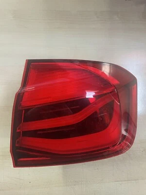 Luz trasera exterior para BMW 328d/320i/340i xDrive 2016-2018 sedán del lado del pasajero Foto 1 de 4