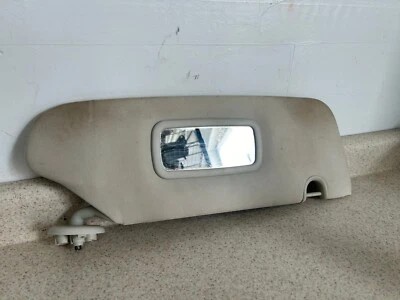 08-16 DODGE GRAND CARAVANA PASAJERO LADO DERECHO PARASOL GRIS CLARO Foto 1 de 3