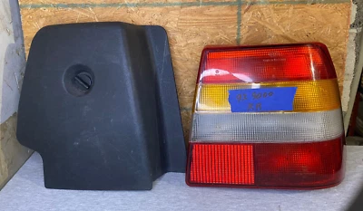 Conjunto de luz trasera-derecha.  Saab 9000. 5 puertas.  1986 a 1993 con placa de circuito Foto 1 de 4