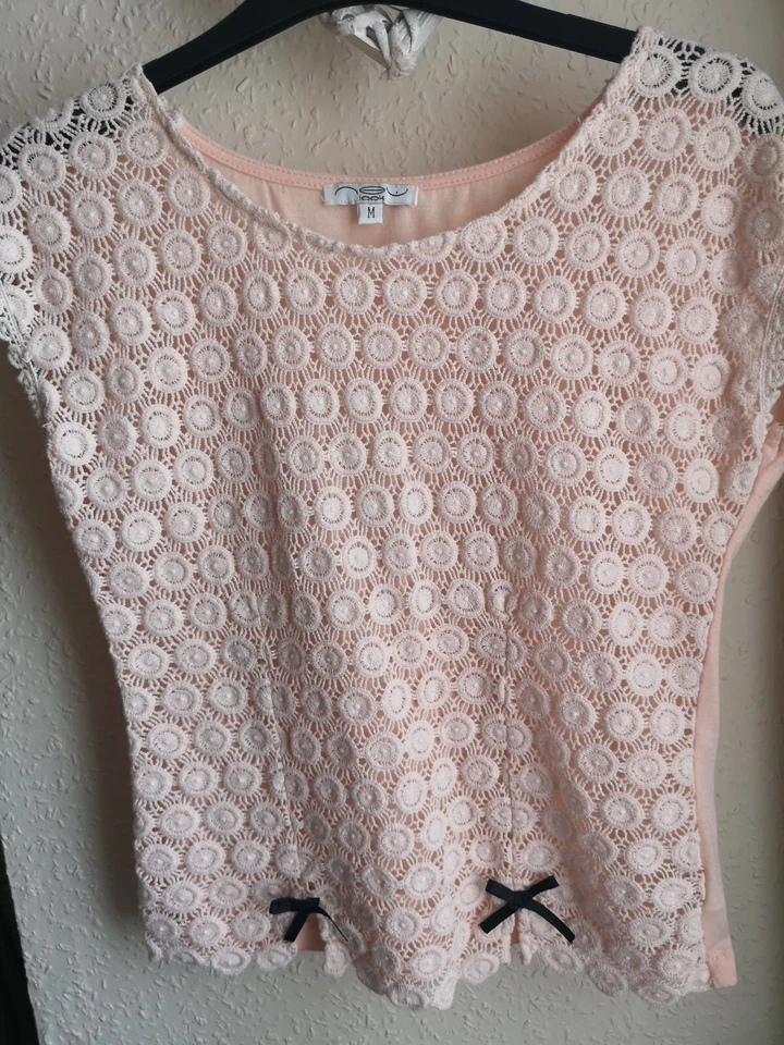 New Look Nude Pink Round Neck Lace Circle Design Cap Sleeve Crop Top Shirt. UK M - Image 1 of 4