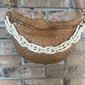 Clare V. Grande Bauchtasche natur geflochtenes kariertes Leder mit cremefarbenem Shortie-Riemen - Bild 1 von 16