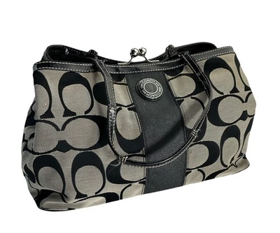 Bolso de mano Coach Signature con marco a rayas cartera Kisslock negro jacquard Foto 1 de 4