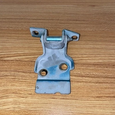 89-94 Geo Metro 4 Door FRONT RIGHT Passenger *UPPER* Door Hinge OEM NO BOLTS - Image 1 of 4