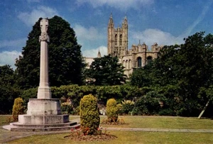 (v69) Canterbury Kathedrale und das Kriegerdenkmal - Kent Postkarte - Bild 1 von 2