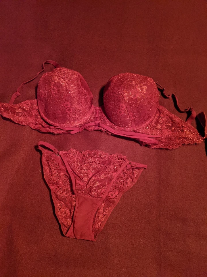 Sexy conjunto de sujetador push-up rojo con encaje y pedrería La Senza Hello Sugar 32 DDD Foto 1 de 1