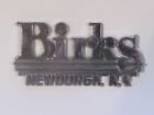 Vintage Birks Chevrolet Newburgh New York Metallhändler Abzeichen Emblem Etikett Kofferraum NY