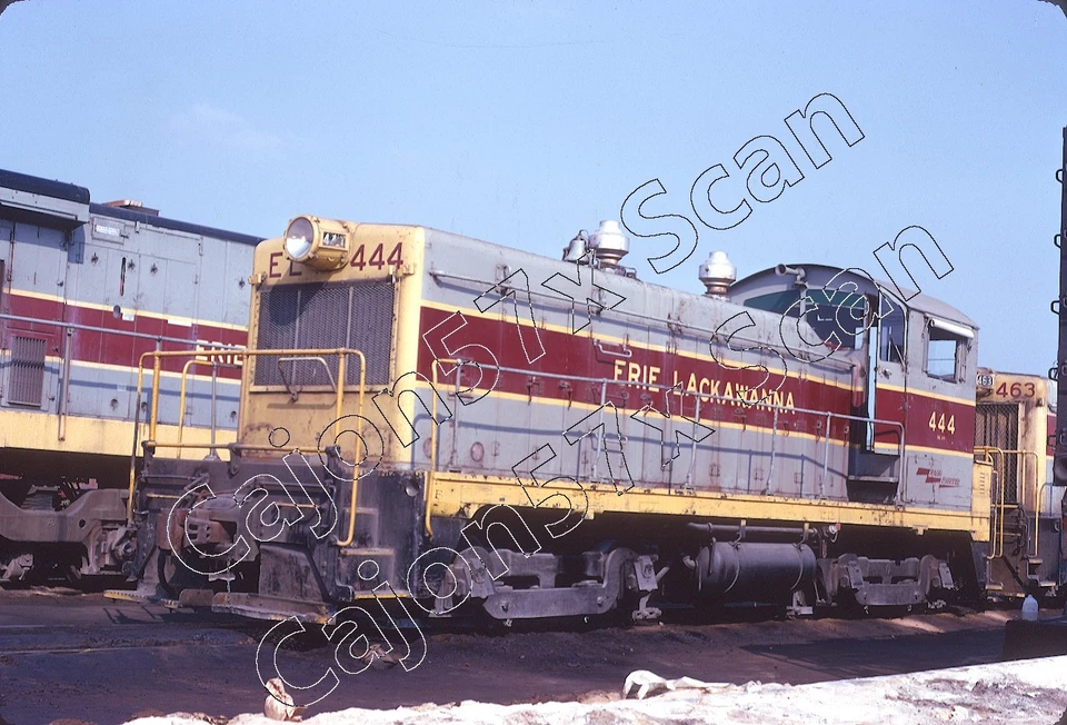 Diapositiva original - EL Erie Lackawanna NW2 444 en Scranton, PA 8/75 Foto 1 de 1