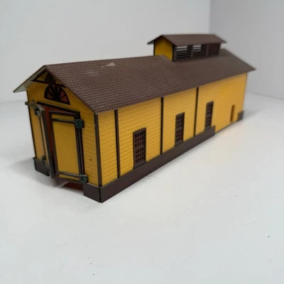 HO Scale Locomotive Engine Shed House Built - Image 1 of 4