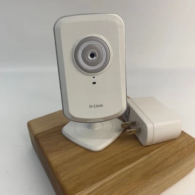 D-Link DCS-930L Network Camera Wi-Fi Home Security Viewing App w/ Power Cord - Image 1 of 4