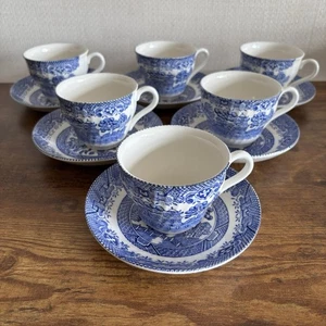 Willow Pattern Cups & Saucers Blue & White Barratts Staffordshire England - Picture 1 of 9