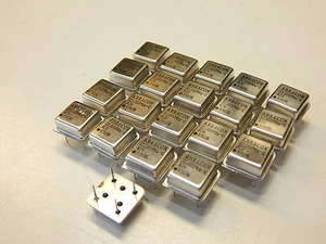 ABRACON ACH-22.000 MHHZ OSCILLATORE A CRISTALLI 4 PIN 22 MHZ - OTTIENI 20 PEZZI - Foto 1 di 1
