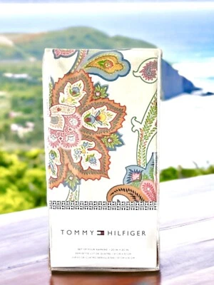 Tommy Hilfiger PAISLEY FLOR FLORAL Juego Cuatro Servilletas 20 x 20 Nuevo en Paquete Foto 1 de 4