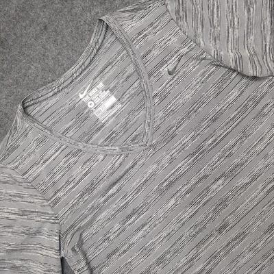 Camiseta Nike Dri Fit Corte Atlético Para Hombre Gris Mediano Jaspeado Cuello en V Manga Corta Foto 1 de 4