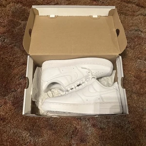 Nuevo Nike Air Force 1 '07 Blanco Hombre Talla 7.5 Caja Sucia - Imagen 1 de 10