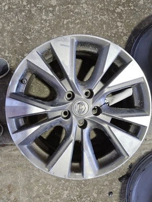 Llanta Nissan Murano 2015-2018 18x7-1/2 aleación mecanizada y bolsillos pintados Foto 1 de 4