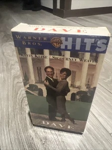 Dave VHS 1998 Kevin Kline, Sigourney Weaver Warner Bros - Picture 1 of 1