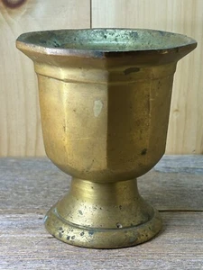 Hermoso mortero de latón pesado boticario diseño grabado en el interior - Imagen 1 de 12